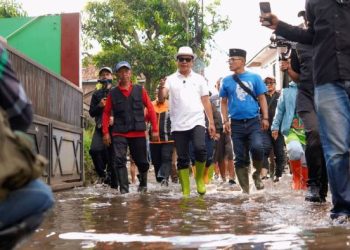 Pastikan Penanganan Cepat, Bupati Bandung Tinjau Lokasi Banjir di Bojongsoang dan Baleendah