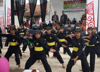 Pagelaran Seni Budaya Baraya Bedas Warnai Hari Jadi ke-41 Desa Mekarmaju Pasirjambu