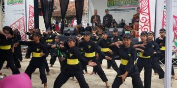 Pagelaran Seni Budaya Baraya Bedas Warnai Hari Jadi ke-41 Desa Mekarmaju Pasirjambu