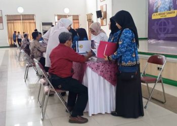 Bupati Ciamis Serahkan Uang Kadeudeuh Korpri, Tegaskan Solidaritas ASN dan Peran Pensiunan sebagai Teladan Masyarakat