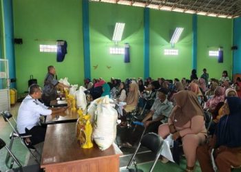 Bantuan Pangan Kembali Disalurkan di 9 Desa Kecamatan Ciparay, KPM Terima 20 Kg Beras Dan 4 Liter Minyak Goreng