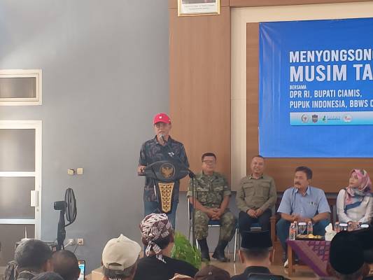 Penyerahan Alsintan di Ciamis, Bupati Herdiat Tegaskan Irigasi dan Leuwi Keris Jangan Jadi Proyek Tanpa Manfaat