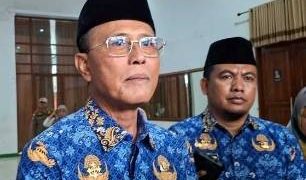 Viral Pelukan Guru Besar IPDN, Bupati Herdiat Angkat Suara, Sindangrasa Buktikan Inovasi di Tengah Keterbatasan