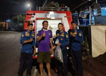 Langkah Sigap Damkar Ciamis Evakuasi Sarang Tawon Raksasa, Warga Pawindan Apresiasi Aksi Cepat Petugas