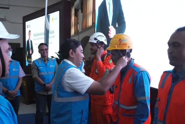 PLN UID Jabar Kirim Relawan dan Bantuan untuk Percepatan Pemulihan Daerah Terdampak Bencana di Sumatera