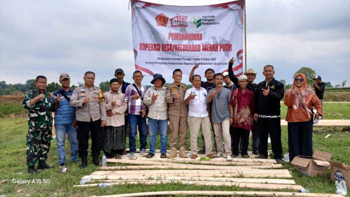 Peletakan Batu Pertama Pembangunan Gerai KDMP Sukamulya Wujud Penguatan Ekonomi Masyarakat Desa