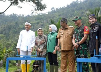 Gubernur Jabar Remikan Renovasi PLTMH Cikakak : Ajak Masyarakatat Manfaatkan Listrik Untuk Hal Produktif