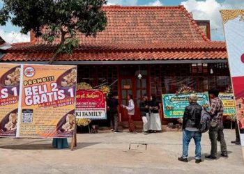 Pernah Makan Mie Ayam Disajikan Dalam Coet? Rasakan Sensasi Kenikmatannya di Kedai Mie Ayam Coet Juara