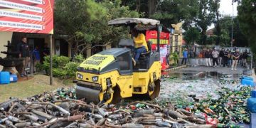 Wujud Nyata Komitmen Jaga Kamtibmas Jelang Operasi Lilin Lodaya 2025, Polres Subang Musnahkan 16.000 Miras dan 520 Knalpot Brong