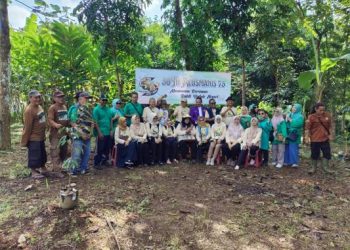 Alusmanis 75 Rayakan 50 Tahun dengan Aksi Nyata Tanam Pohon di Bantaran Sungai Cipalih
