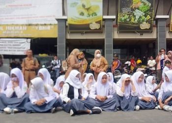 Gerbang Digembok, Siswa SMA YBHM Garut Gagal Belajar