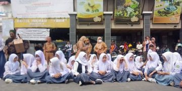 Gerbang Digembok, Siswa SMA YBHM Garut Gagal Belajar
