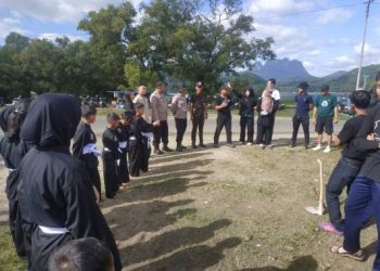 Komunitas  Green Action Bersama Polsek Jatiluhur Peduli Lingkungan gelar Jumat Bersih