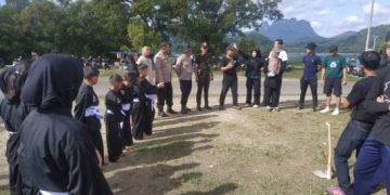 Komunitas  Green Action Bersama Polsek Jatiluhur Peduli Lingkungan Gelar Jumat Bersih