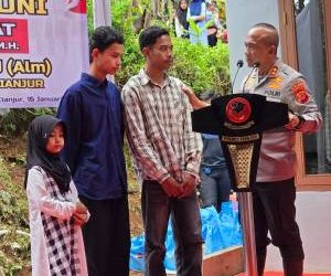 Renovasi Rumah Tidak Layak Huni Untuk Anak – Anak Yatim Piatu  di Kabupaten Cianjur Diresmikan Kapolda Jabar