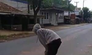 Bentuk Tanggung Jawab Pihak Galian Tanah  Bersihkan Tanah Di jalan Raya yang Terlewati