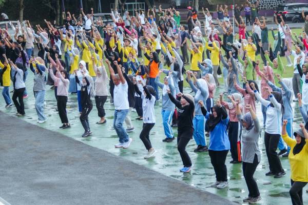 ASN Ciamis Hidupkan Taman Lokasana, Olahraga Bersama dan Bersih-Bersih Jadi Simbol Energi dan Kebersamaan