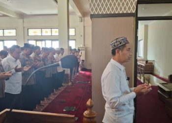 Polda Jabar Gelar Sholat Ghaib untuk Korban Bencana Longsor di Cisarua