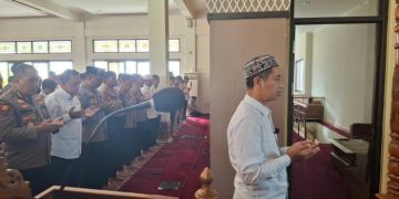 Polda Jabar Gelar Sholat Ghaib untuk Korban Bencana Longsor di Cisarua