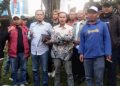Gabungan Masyarakat Padaawas Karyamekar (GMPK) berfoto pasca audiensi mendorong pembangunan jalan dan PJU, Jumat (8/8/2025)
