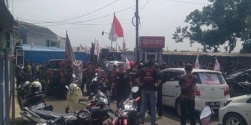 Ratusan Anggota Grib jaya Purwakarta Gelar Demo Ke PT Metro Pearl Indonesia