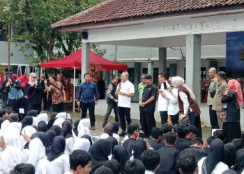 Menko Zulhas dan Bupati Bandung Sosialisasikan Program MBG ke Siswa SMA/SMK