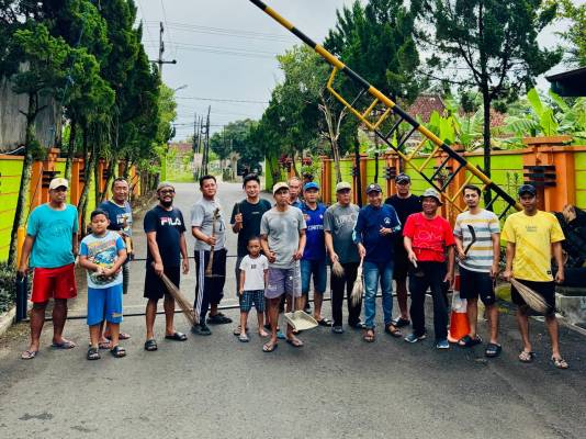 Warga RW 11 Perum Pesona Imbanagara Raya Rawat Kebersihan dari Kesadaran Bersama