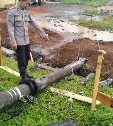 Diduga Disebabkan Oleh Penebangan Pohon yang Mengakibatkan Tiang Listrik Roboh di Banjarwangi
