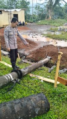 Diduga Disebabkan Oleh Penebangan Pohon yang Mengakibatkan Tiang Listrik Roboh di Banjarwangi