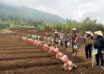 Program Penanaman Jagung Serentak diahan Wilayah Garut di Gagas Oleh Polda Jabar