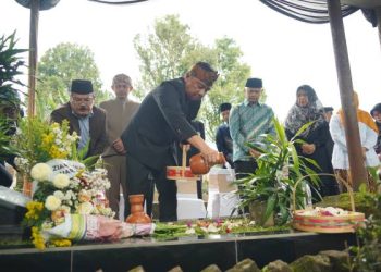 Bupati Garut Ziarah ke Makam Bupati Terdahulu