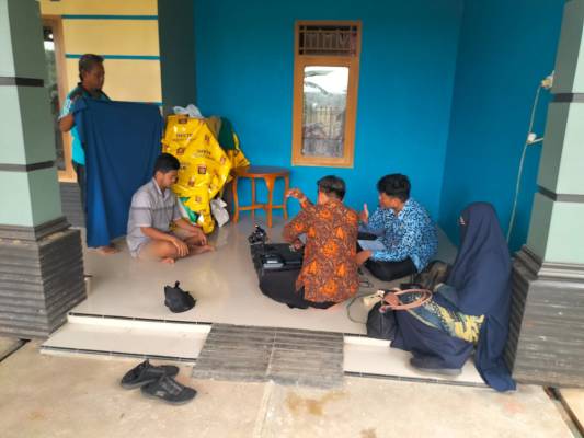 Ramadan Tak Menghalangi Layanan, Tim Disdukcapil Ciamis Jemput Bola Rekam Warga Sakit dan Disabilitas di Tiga Desa
