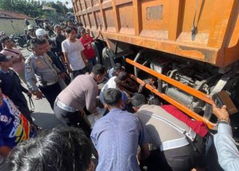 Respons Cepat di TKP, Polisi  Evakuasi Korban Laka di Sukatani