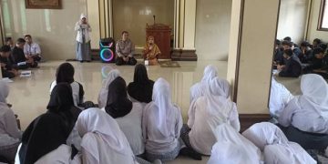 Binmas Polsek Jatiluhur Isi Pesantren Ramadhan di SMAN Jatiluhur