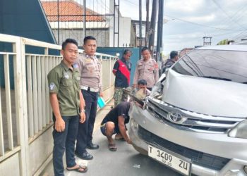 Lakalantas Avanza Tabrak Truk di Pagaden Subang