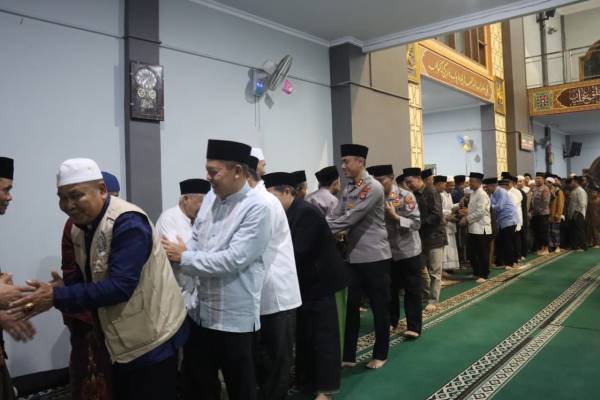 Kapolres Garut Bersama Forkopimda Perkuat Silaturahmi dan Sinergitas dengan Masyarakat Dalam Kegiatan Safari Ramadhan 1447 H.