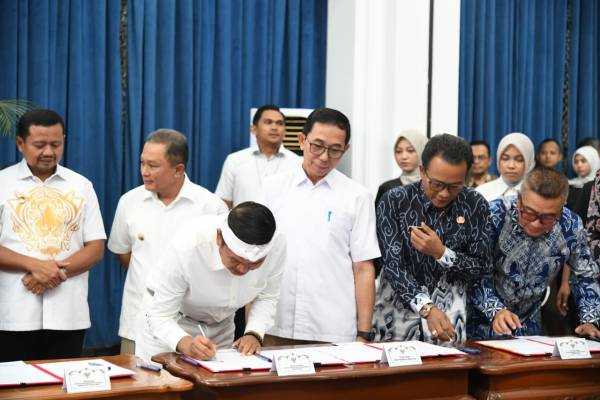 Subang Jadi Motor Rebana, Sekda Teken Komitmen Percepatan Investasi Jabar Rp 296,8 Triliun