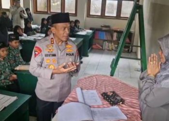 Deucu Seorang Guru di Ponpes Cipasung Merasa Bersyukur Akan di Umrahkan Oleh Kapolda Jabar