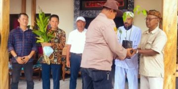 Gapoktan Giri Mukti dan Formagat Gotong Royong Normalisasi Saluran Dawuan Ciancang, Peringati Hari Lahan Basah Sedunia di Cijeungjing
