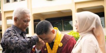 Khanha Ade Kosasih Sunarya Giri Harja 2 Putu Wisuda di UNPAD Resmi Sandang Sarjana Ilmu Komunikasi