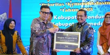 Disdik Kabupaten Bandung Borong 4 Penghargaan BBPMP Award Kemendikdasmen. Emma Dety Bunda PAUD Terbaik