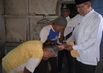 Bantuan Rutilahu Bupati Ciamis Terus Berlanjut Hingga Eks Kewadanan Kawali