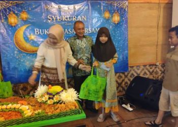 Syukuran 60 Tahun Asep Rahmat, 56 Anak Yatim Terima Santunan dan Desa Dapat Bantuan Fasilitas