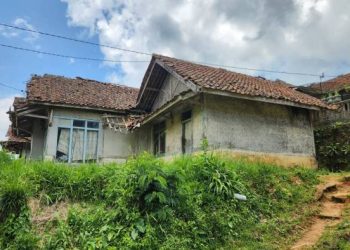 Kepedulian Bupati Ciamis, Rumah Guru Honorer dan Warga Tunanetra Diperbaiki Lewat Program Rutilahu