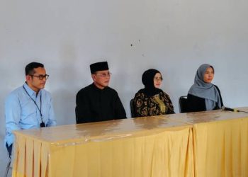 Foto: Pimpinan Bank BJB Ciamis Sony Permana (ujung kiri) turut serta dalam kegiatan penyaluran bantuan di 3 kelurahan di Ciamis, Selasa (17/03/2026)