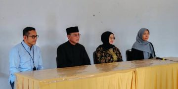 Foto: Pimpinan Bank BJB Ciamis Sony Permana (ujung kiri) turut serta dalam kegiatan penyaluran bantuan di 3 kelurahan di Ciamis, Selasa (17/03/2026)