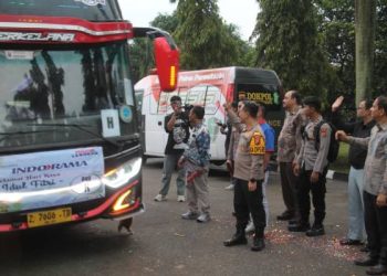PT Indorama dan polres Purwakarta Berangkatkan 538 Pemudik Gratis