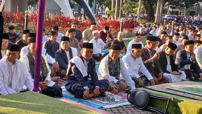 Lautan Jamaah di Alun-Alun Ciamis, Bupati Herdiat Shalat Ied Bersama Warga dan Serukan Persatuan