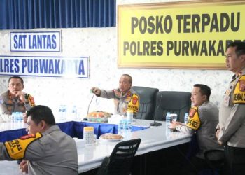 Kapolda dan Wakapolda Jabar Tinjau Arus Balik Lebaran 1447 H di Pos Terpadu Cikopo, Purwakarta