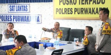 Kapolda dan Wakapolda Jabar Tinjau Arus Balik Lebaran 1447 H di Pos Terpadu Cikopo, Purwakarta